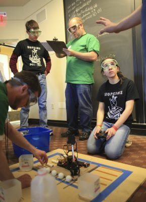 High School students take part in robotics club